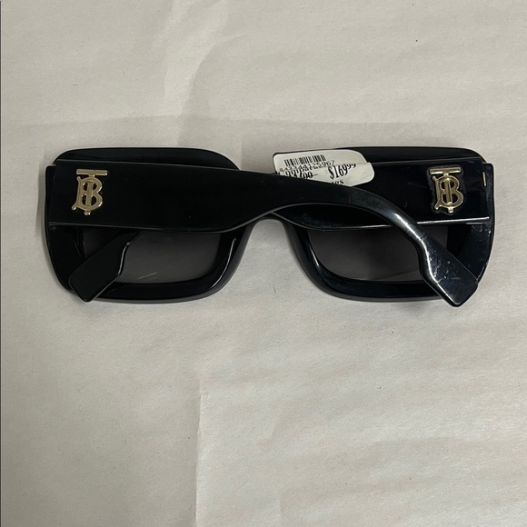Burberry Black Oversized Sunglasses for women,black good condition no case.R14A - Picture 8 of 9